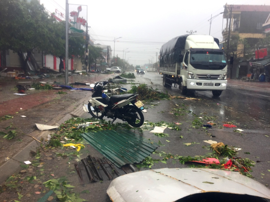 ha tinh khung canh tan hoang sau sieu bao di qua