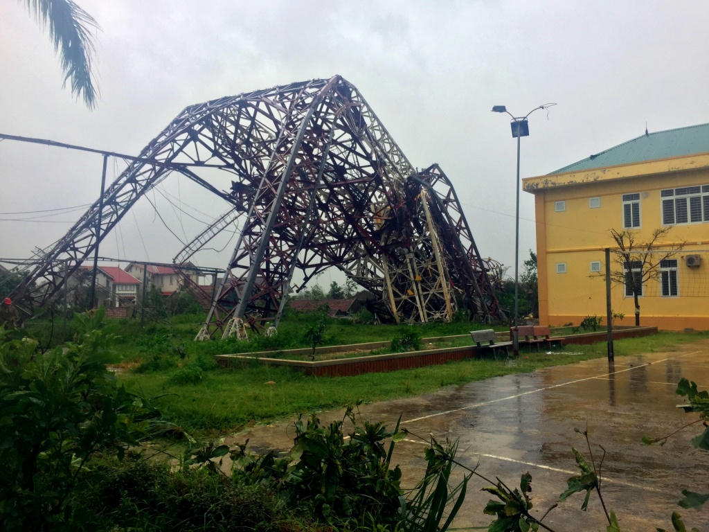 ha tinh khung canh tan hoang sau sieu bao di qua