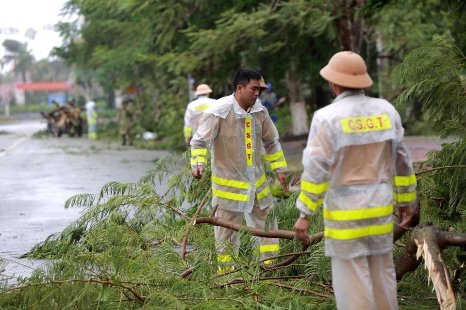 ha tinh khung canh tan hoang sau sieu bao di qua