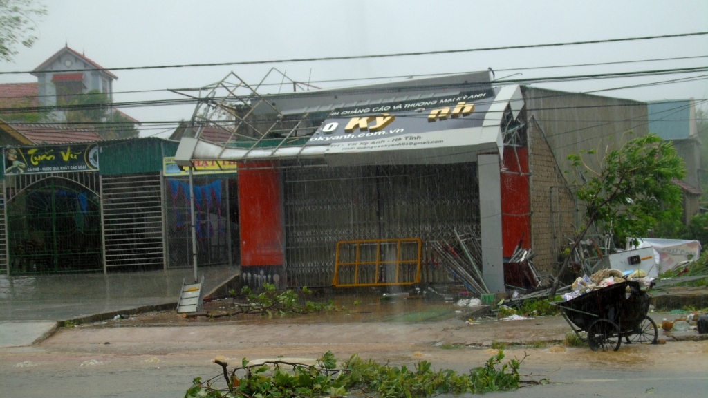 ha tinh khung canh tan hoang sau sieu bao di qua