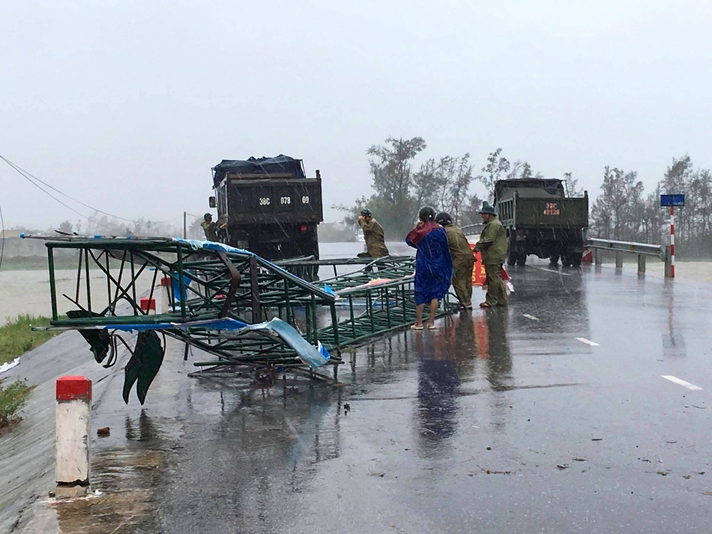 ha tinh khung canh tan hoang sau sieu bao di qua