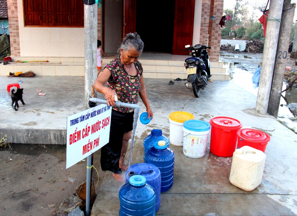 sau bao nguoi dan vung bien xem nuoc sach quy hon vang