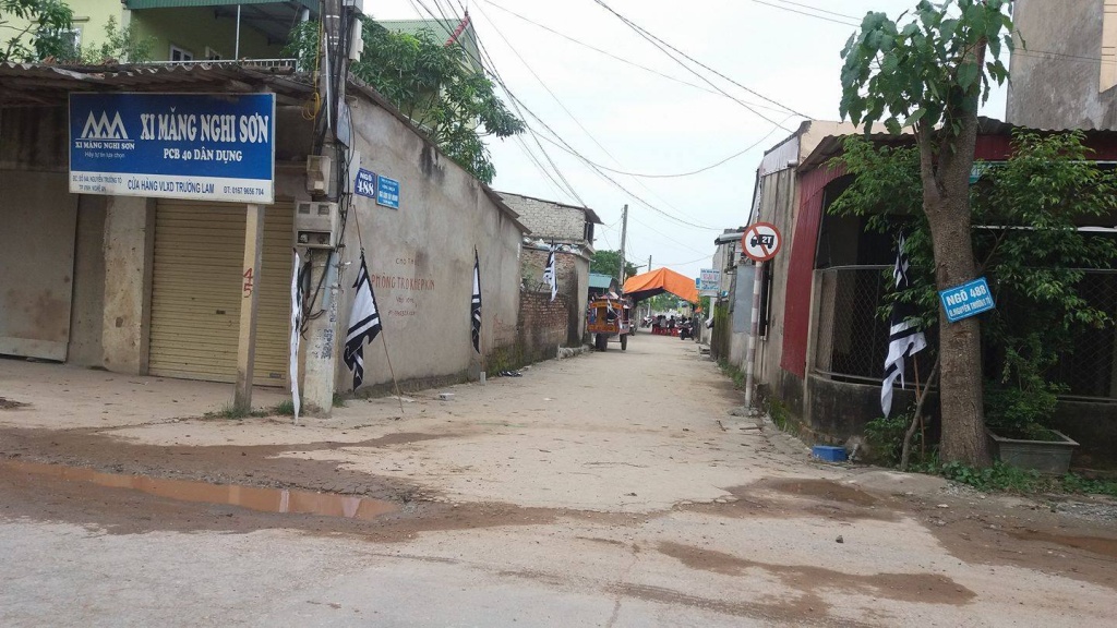 con dung dao dam chet cha ruot trong bua nhau