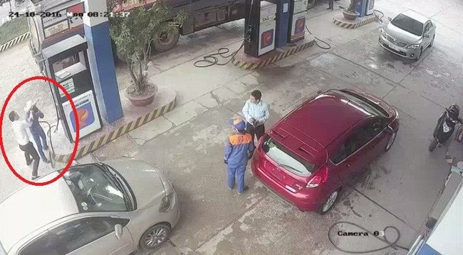 vu can bo ngan hang danh rach dau nu nhan vien cay xang do loi ky thuat