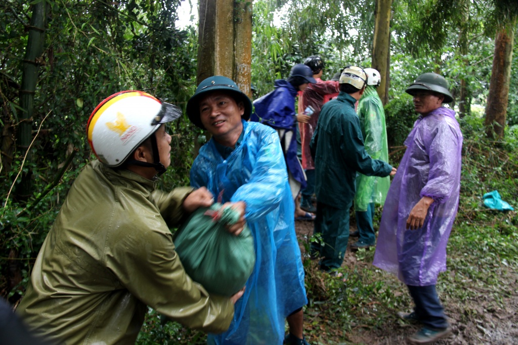 hang tram cong an quan doi cung nguoi dan nguoi doi mua va duong chan lu