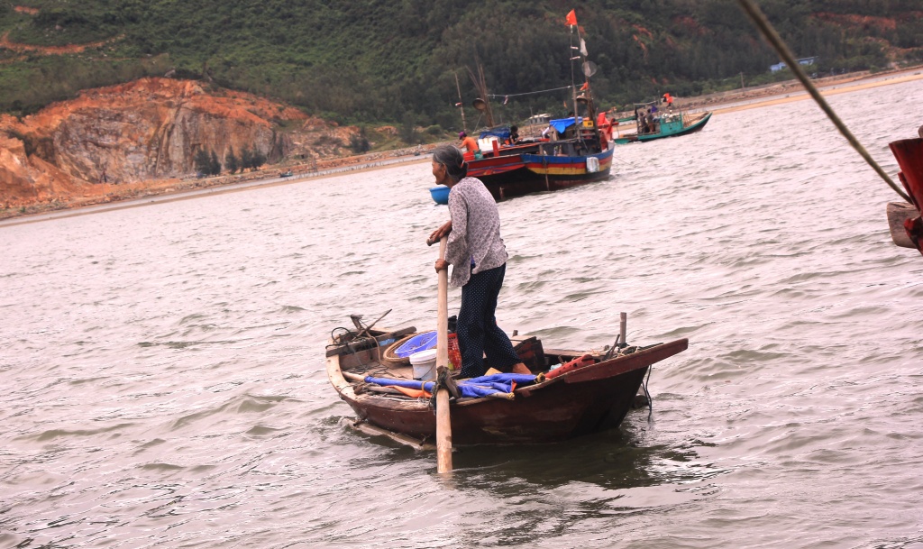 nhung nu ngu phu tuoi gia van bam bien muu sinh