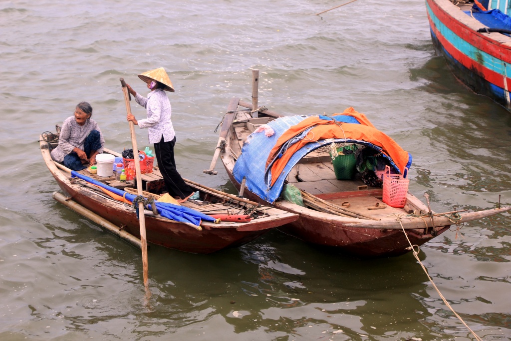 nhung nu ngu phu tuoi gia van bam bien muu sinh