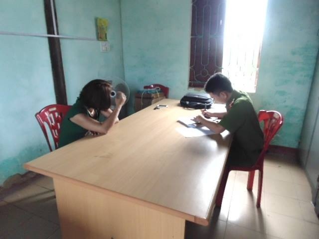 nghi chong ngoai tinh ba chi em xong vao nha tinh dich danh ghen