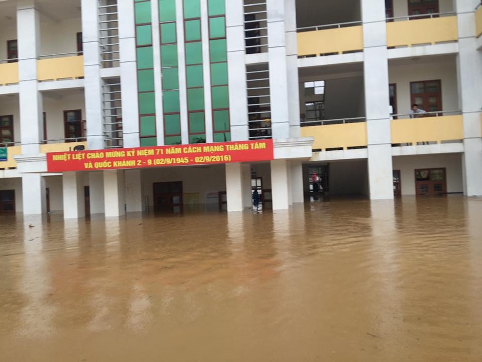 lu kep hon 18 nghin ho dan bi nuoc lu co lap 7 nguoi chet
