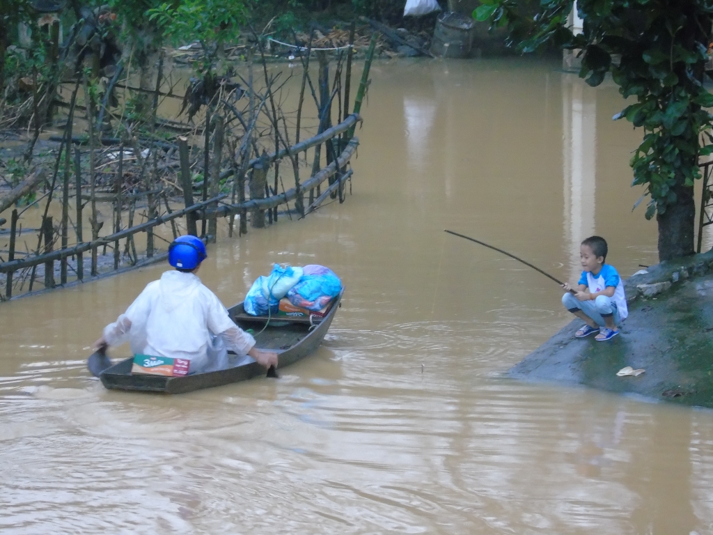 lu kep hon 18 nghin ho dan bi nuoc lu co lap 7 nguoi chet