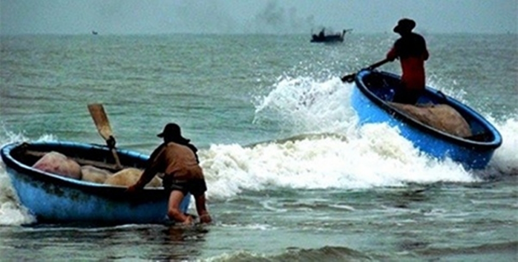 ha tinh song manh danh lat thuyen mot ngu dan tu vong
