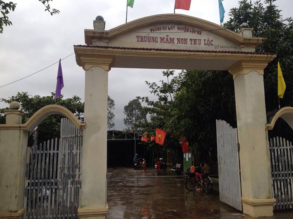 ha tinh bat binh viec hon 100 cay xanh bi nha truong don ha