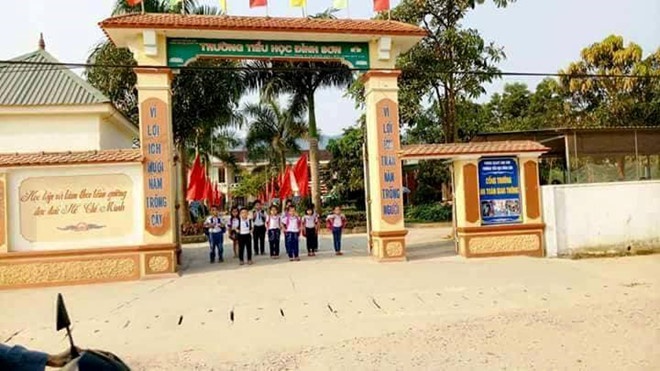 khoi to vu an phu huynh vao truong danh hoc sinh hieu truong