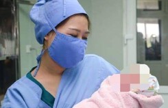 Cháu bé chào đời bằng phương pháp thụ tinh ống nghiệm đầu tiên tại Nghệ An