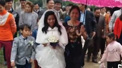 Sự thật về đám cưới 'chồng trẻ con-vợ người lớn' gây xôn xao ở Hà Tĩnh
