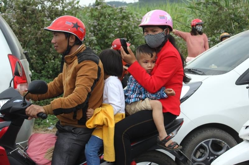 khong khi nhon nhip trong ngay le hoi hoa huong duong