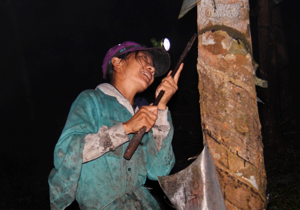 nhoc nhan nghe doi den di cao vang trang giua dem