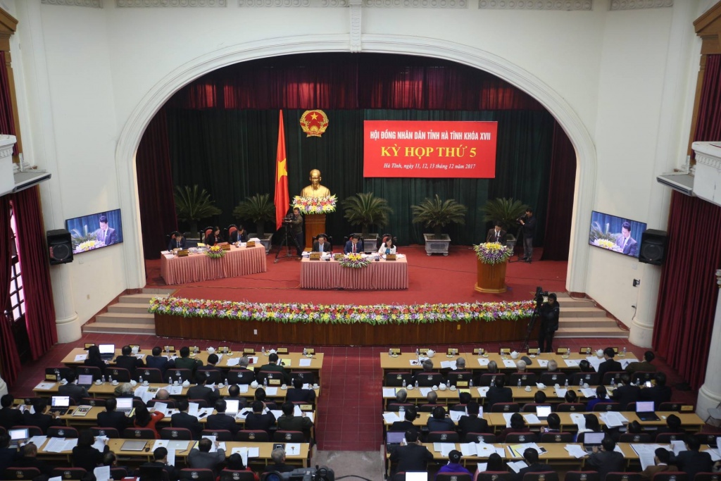 ha tinh chu tich huyen de nghi lam cau vuot cong ngam rieng cho bo di