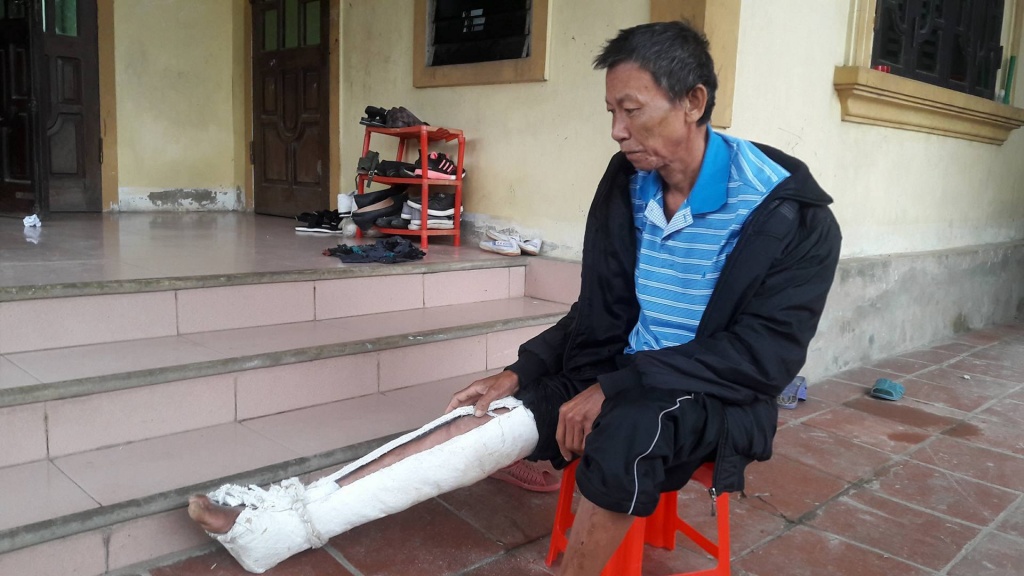 con trai len kich ban danh dap bo ruot roi duoi ra khoi nha