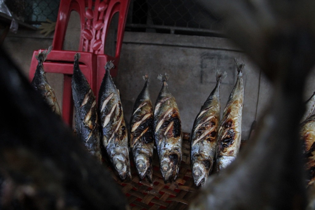 ngao ngat huong vi bien tai lang nuong ca ho do