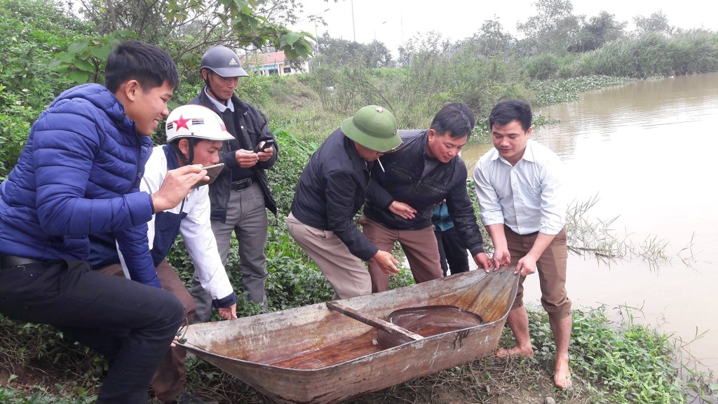 nguoi dan phong sinh ca chinh khung dai hon 1m