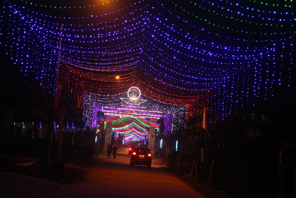 hang ngan nguoi chen chan xem hang da khung chao don giang sinh o ha tinh