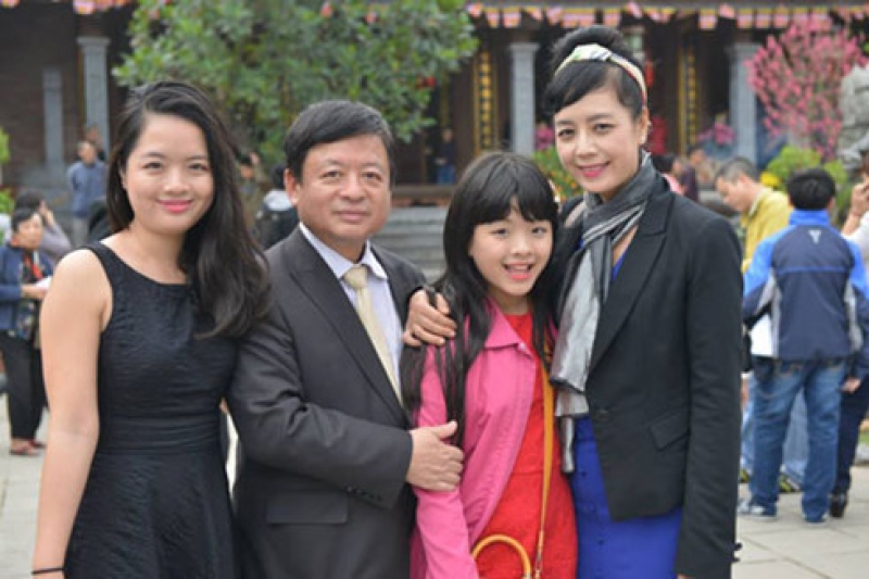 9 cap vo chong nghe sy viet co hon nhan ben bi dang nguong mo