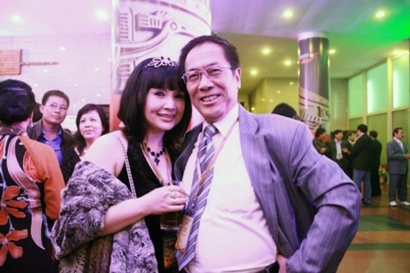 9 cap vo chong nghe sy viet co hon nhan ben bi dang nguong mo