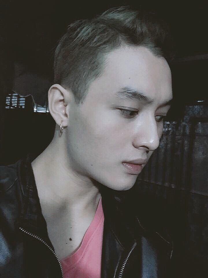chang sinh vien pho nui bong dung noi tieng chi sau 1 dem boi buc anh duoc cac fanpage chia se dien dao