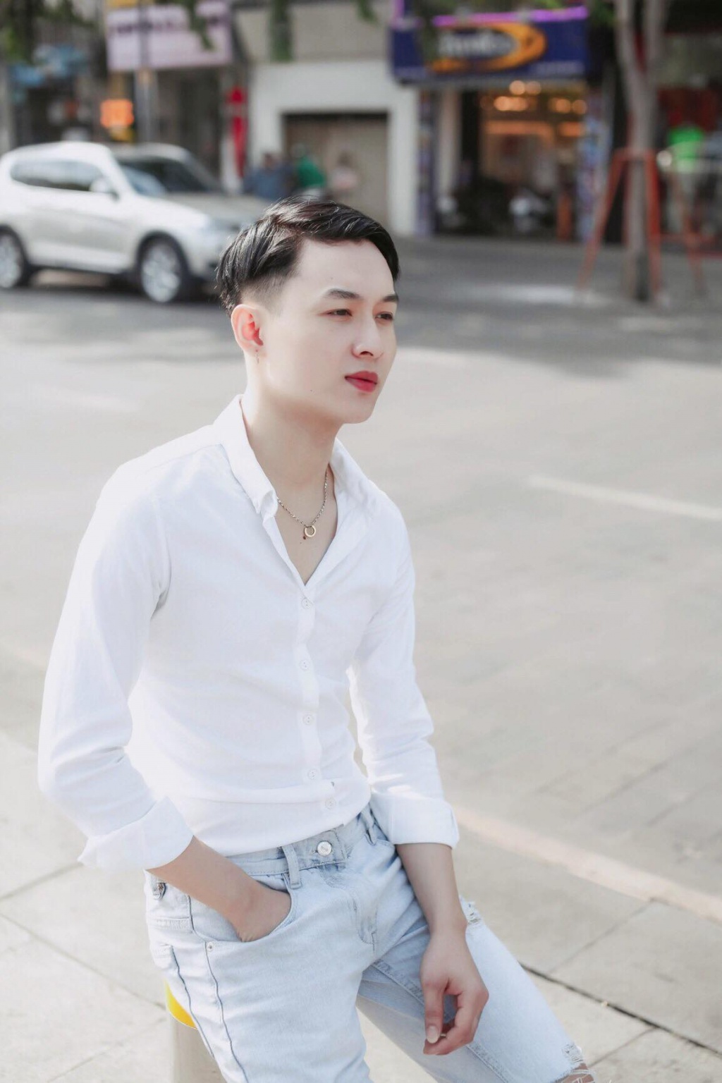 chang sinh vien pho nui bong dung noi tieng chi sau 1 dem boi buc anh duoc cac fanpage chia se dien dao