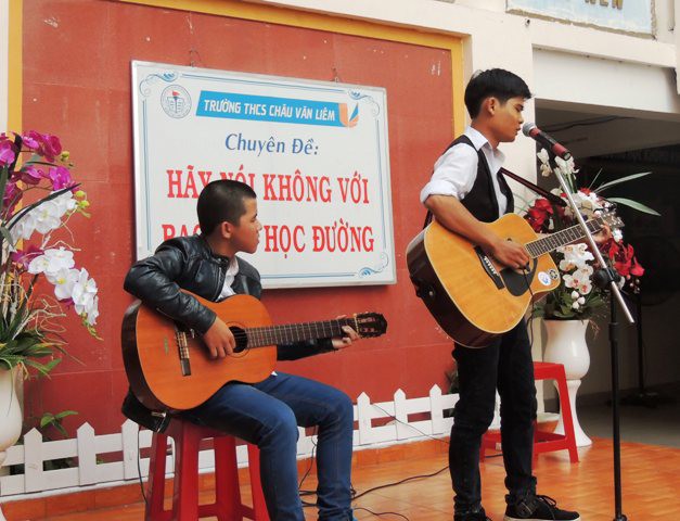 khoc cuoi tran ngap le chao co dau la mat trai