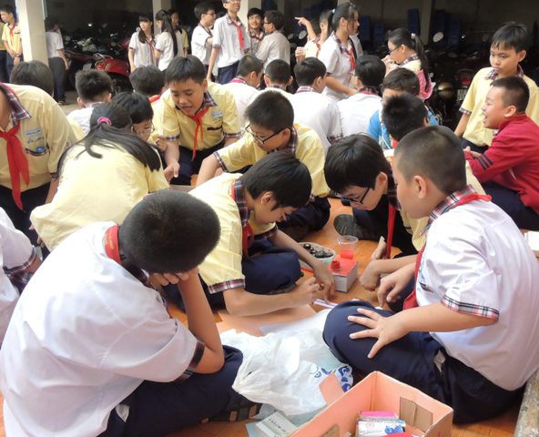 khoc cuoi tran ngap le chao co dau la mat trai
