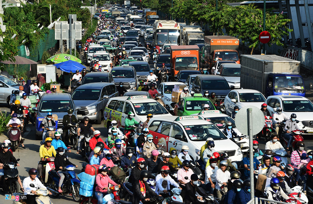 ket xe khap cac nga vao san bay tan son nhat dip can tet