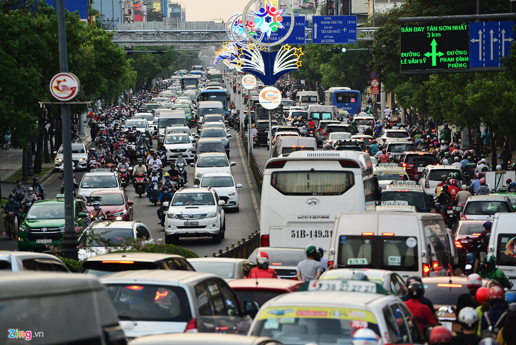 ket xe khap cac nga vao san bay tan son nhat dip can tet