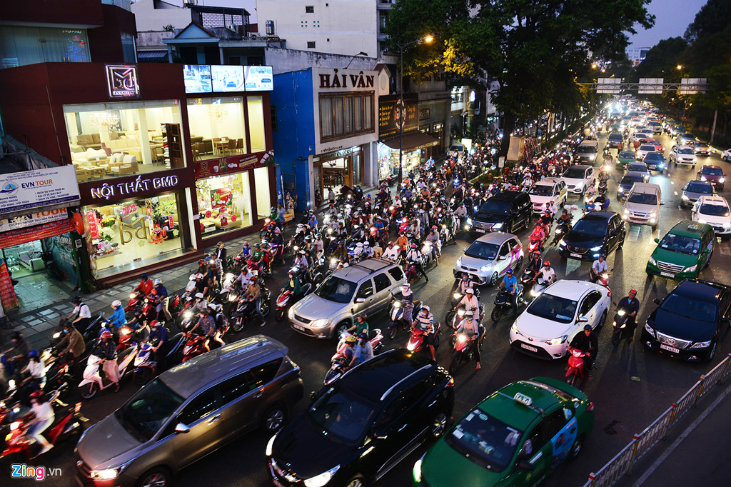 ket xe khap cac nga vao san bay tan son nhat dip can tet