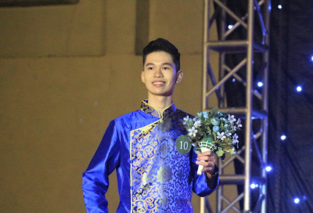 lo dien cap doi dai su truong thpt chuyen su pham nam 2017