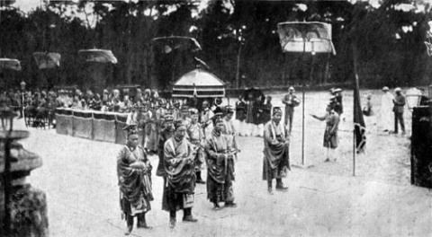 chuyen li xi nam moi cua vua chua ngay xua