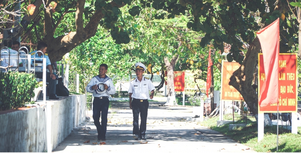 cuoc song cua nhung nguoi gieo chu o truong sa
