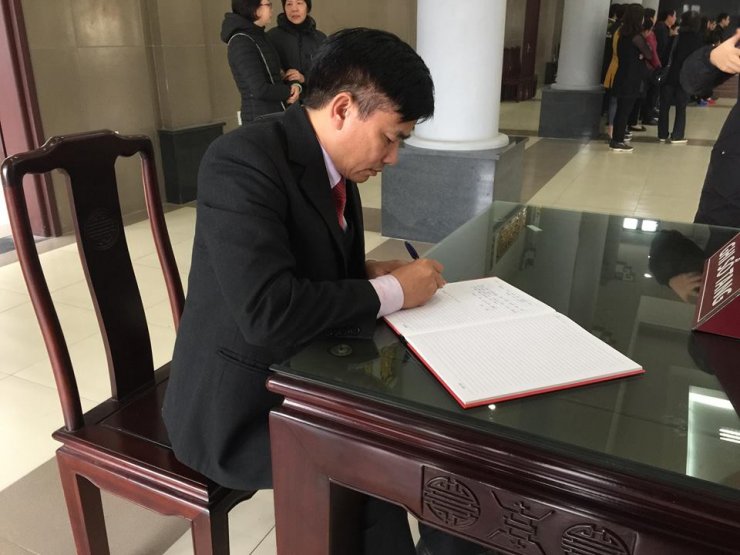be gai ung thu hien giac mac con nhu vien ngoc sang giua doi