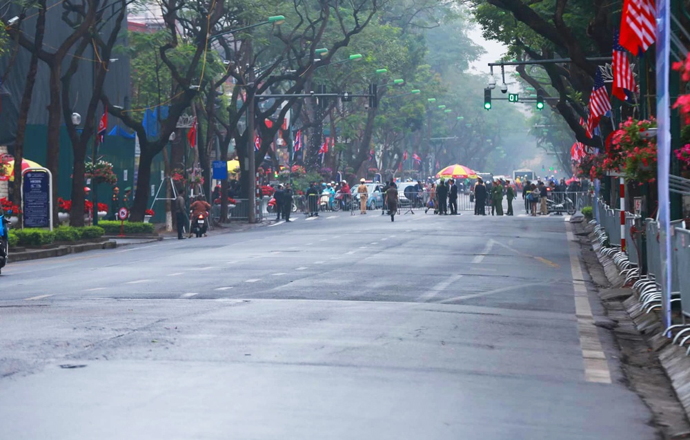 chu tich trieu tien kim jong un dang tren duong tu dong dang ve ha noi