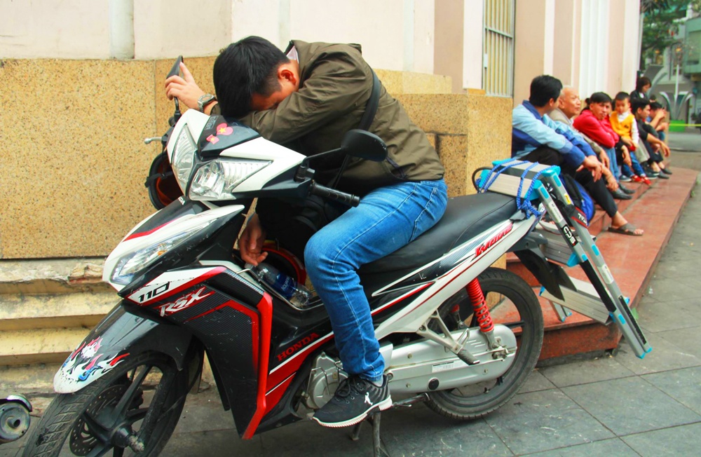 phong vien ngu gat tren via he cho dua tin hoi nghi thuong dinh my trieu