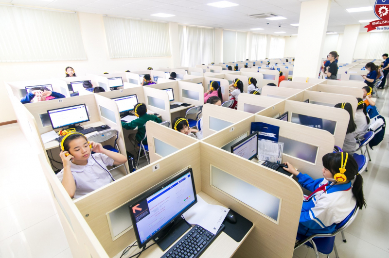 42 nghin thi sinh tu 1001 truong ve ha noi va tp hcm thi tieng anh