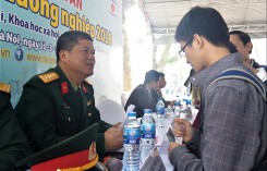 Trường quân đội nào nhận xét tuyển thí sinh bị cận thị?