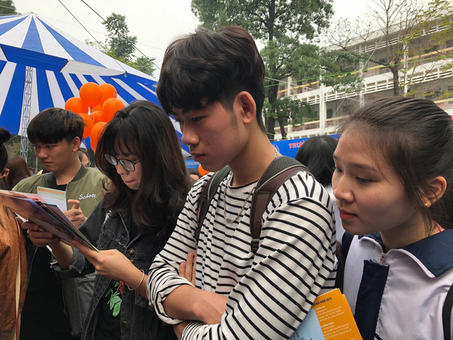 tuyen sinh 2018 thi sinh phai canh tranh nhau tu 1 diem le trong bai thi