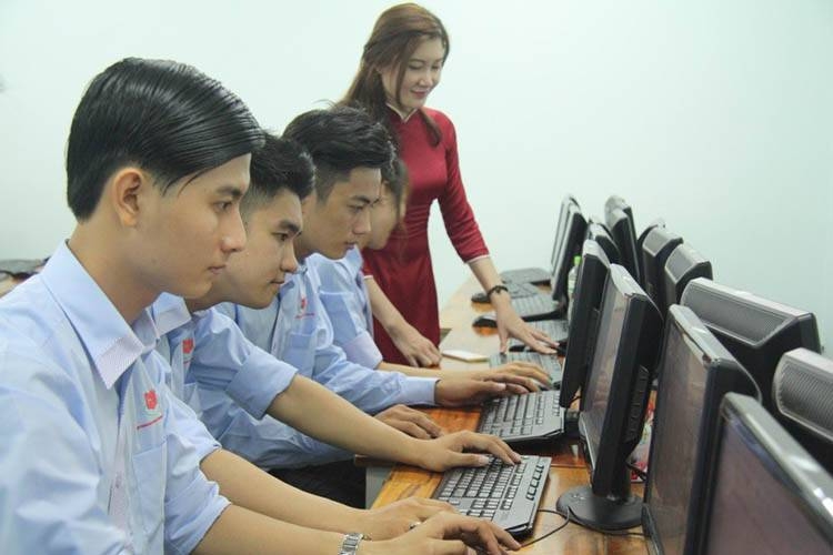 dh cong nghe tuyen sinh nganh cong nghe thong tin nam 2018 co gi moi