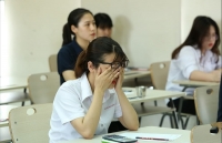 ha noi mot hoc sinh tieu hoc roi tu tang 4 xuong dat