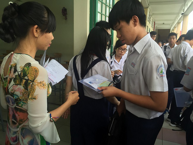 tuyen sinh lop 10 tai tphcm nhieu truong hoc sinh chua thi da chac dau