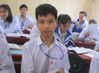 cau be nguoi thai 7 nam den truong tren doi chan ban