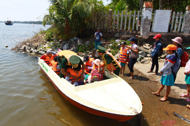 den truong tren cano bien phong