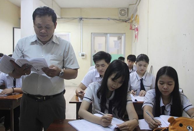 chay dua thi thpt quoc gia tang ca hoc dem thi thu